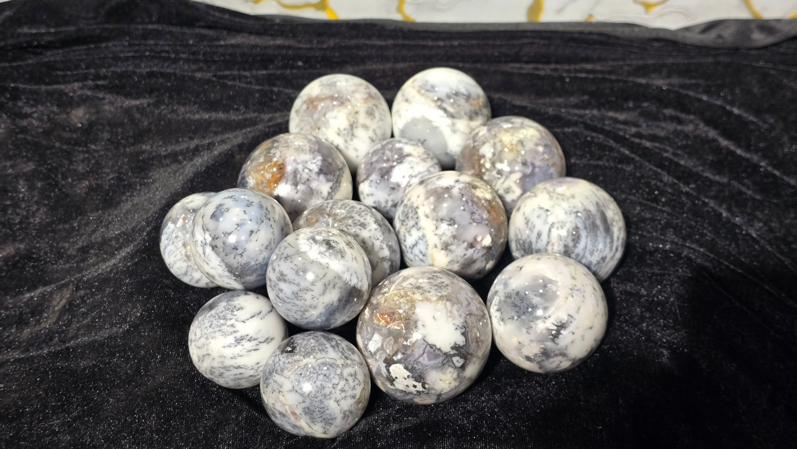 Dentritic opal sphere