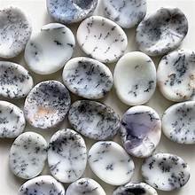 Dentritic opal